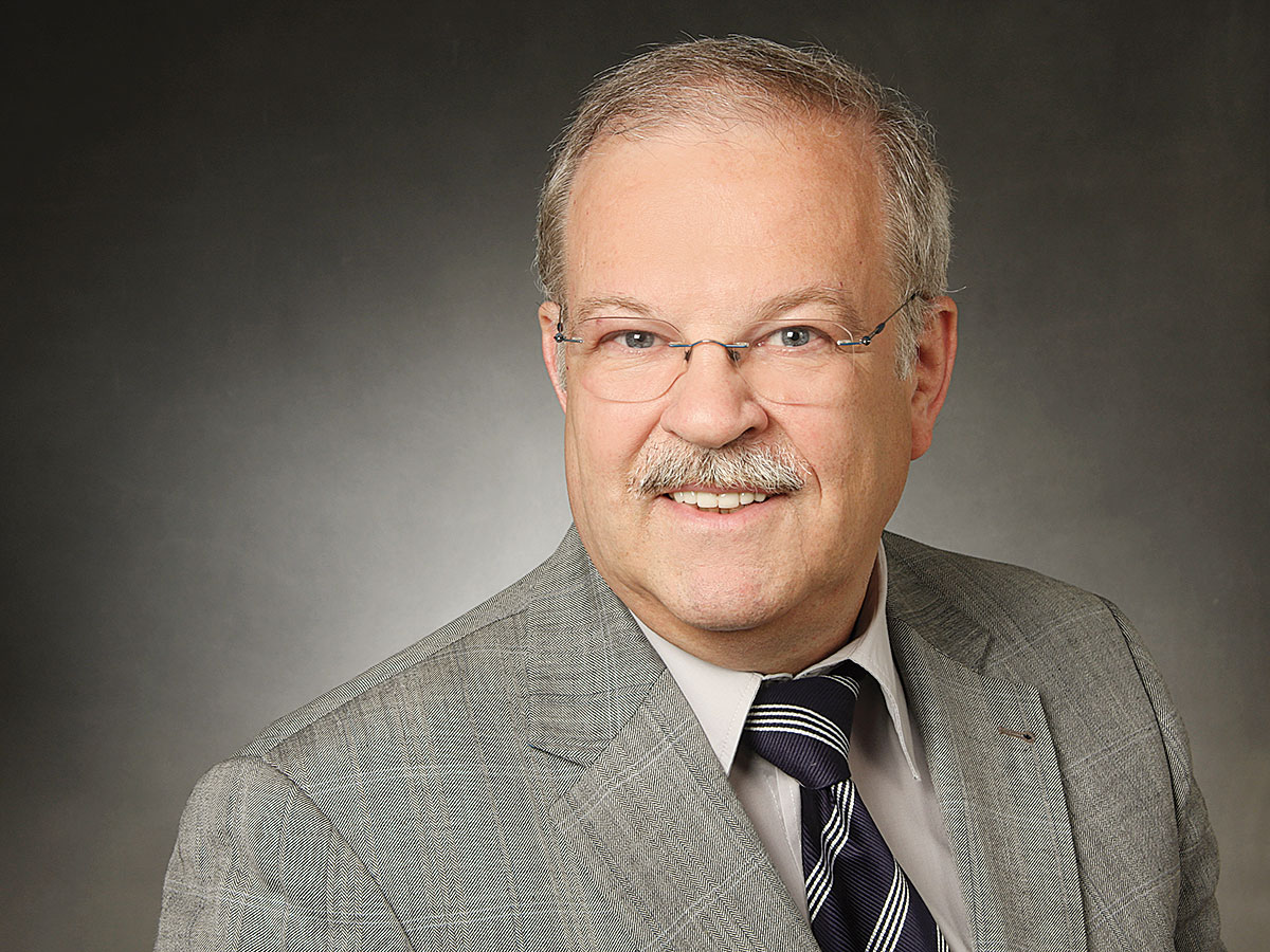 Dipl. Kfm. Ulrich Eggert arbeitete 32 Jahre bei der BBE Unternehmensberatung GmbH, Köln, davon über 25 Jahre in leitender Position, 13 Jahre als Geschäftsführer. Seit 2007 ist er selbstständig tätig.