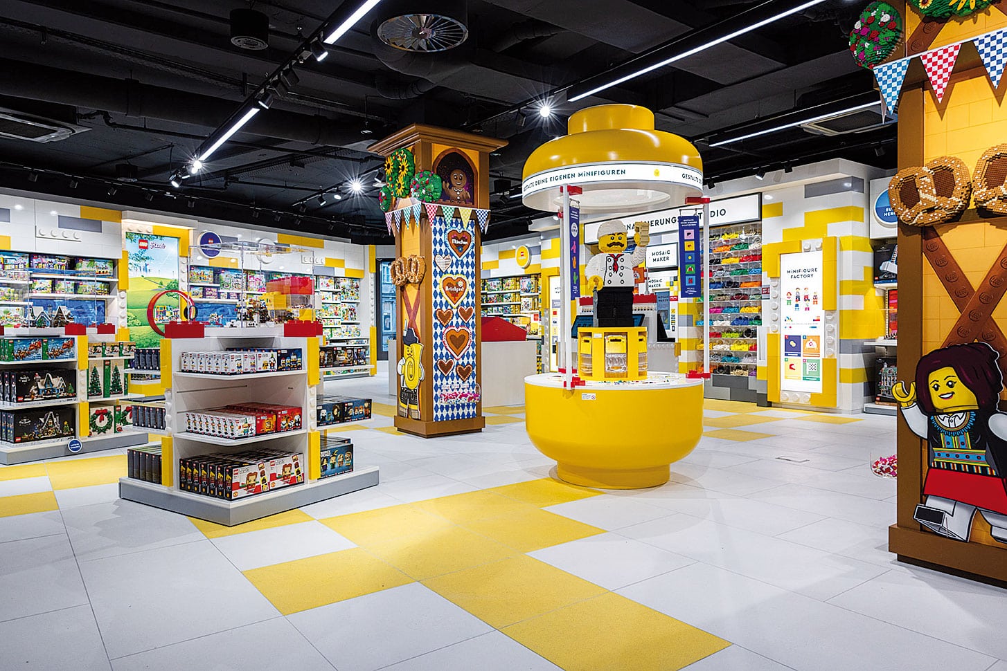 Lego integriert physische und digitale Spielerlebnisse in seinen Geschäften. Im Bild der neu eröffnete Lego Store in München