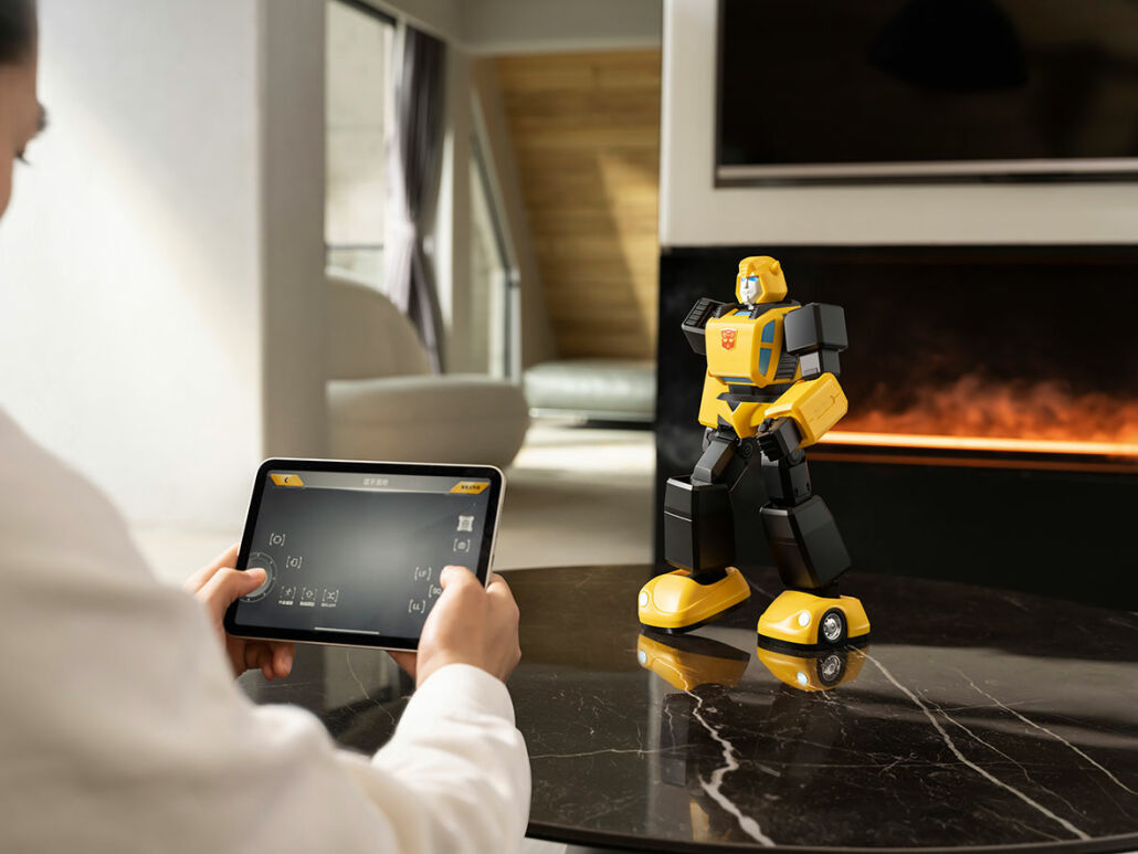 Der G1 Bumblebee Transformer von Robosen ist ein mechanisches Wunderwerk lizenziert von Hasbro