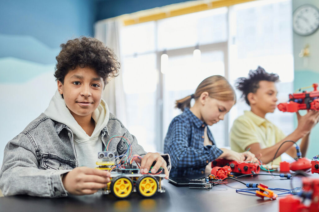 Lernspielzeuge fördern spielerisch die Entwicklung und Konzentration. (Foto: pexels-vanessa-loring)